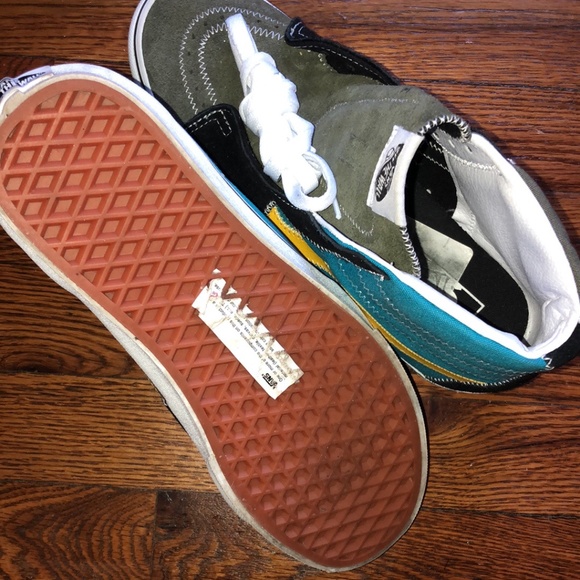 Vans High Top Sneaker M7.5/W9 - Picture 2 of 6